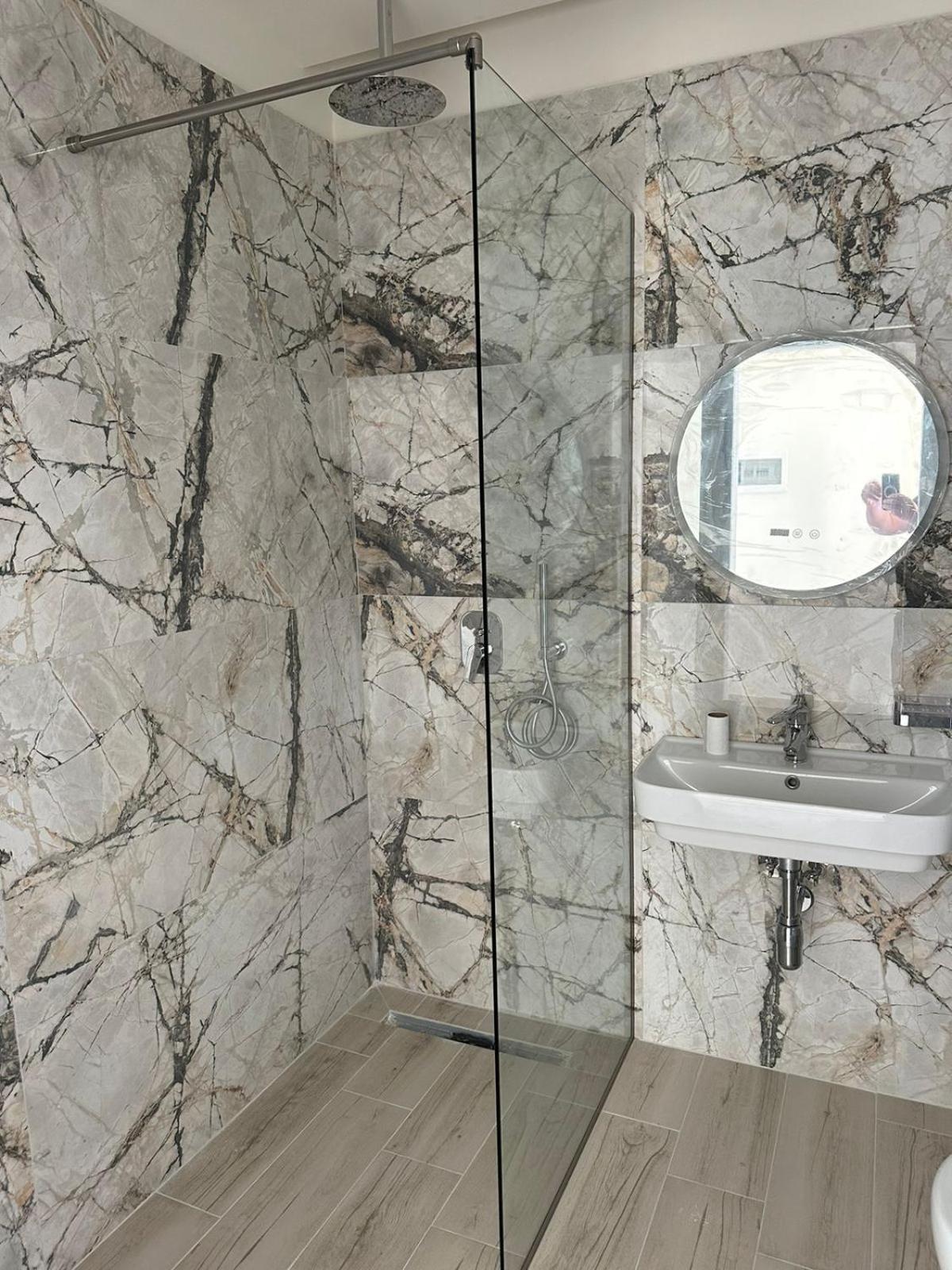 Laid Hotel Vlorë Екстериор снимка