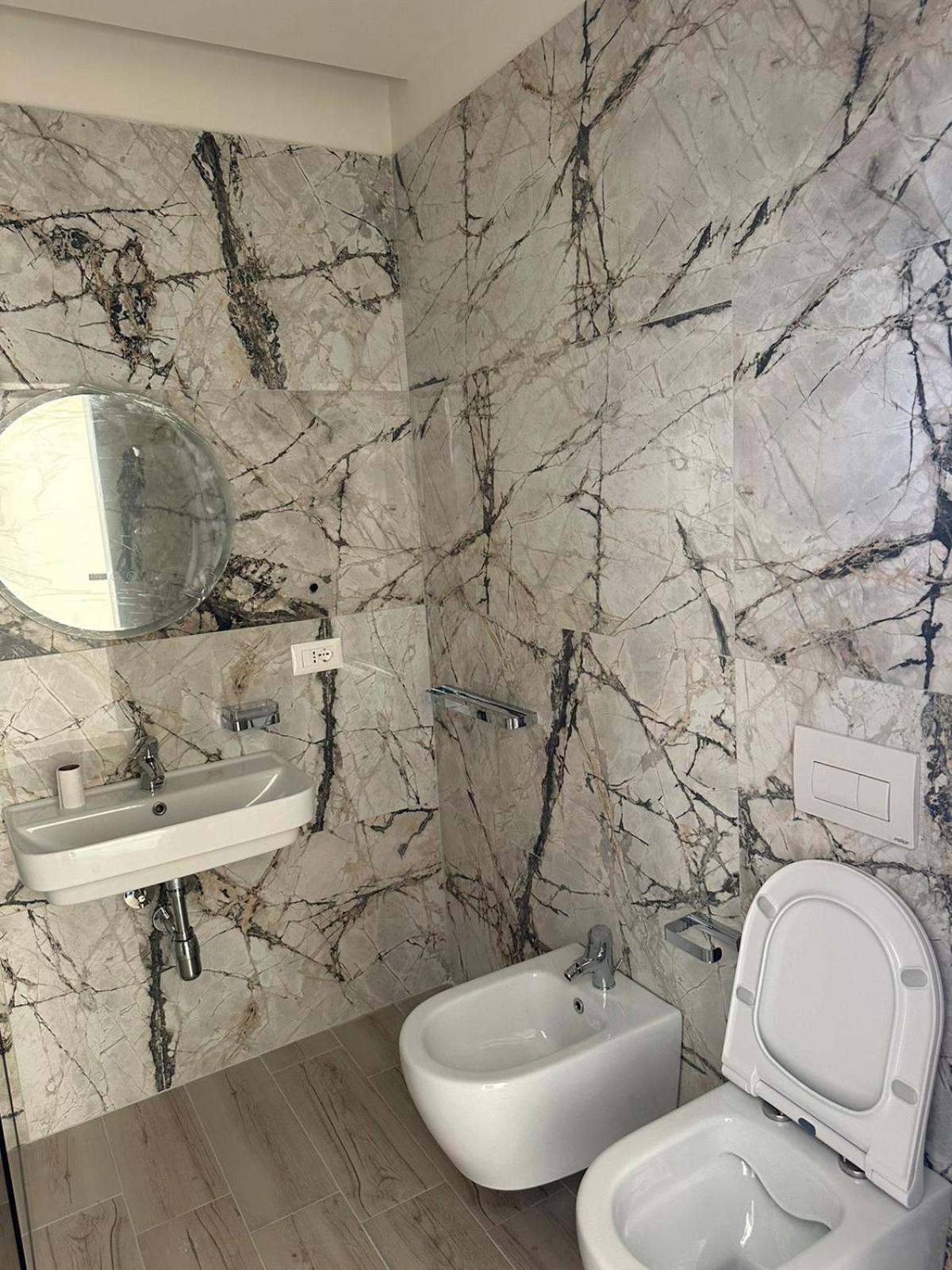 Laid Hotel Vlorë Екстериор снимка