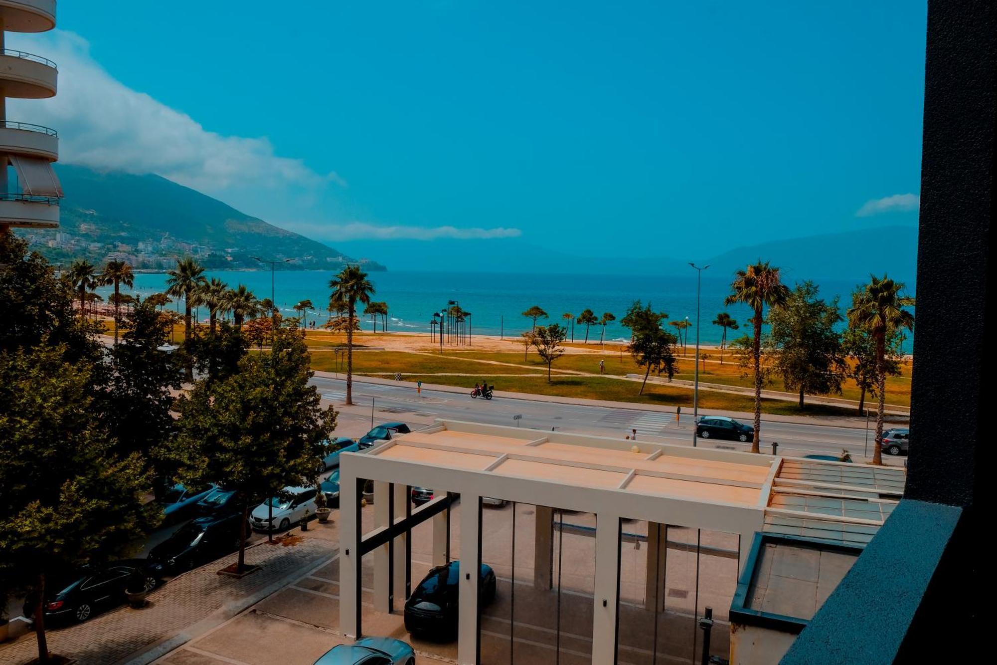 Laid Hotel Vlorë Екстериор снимка