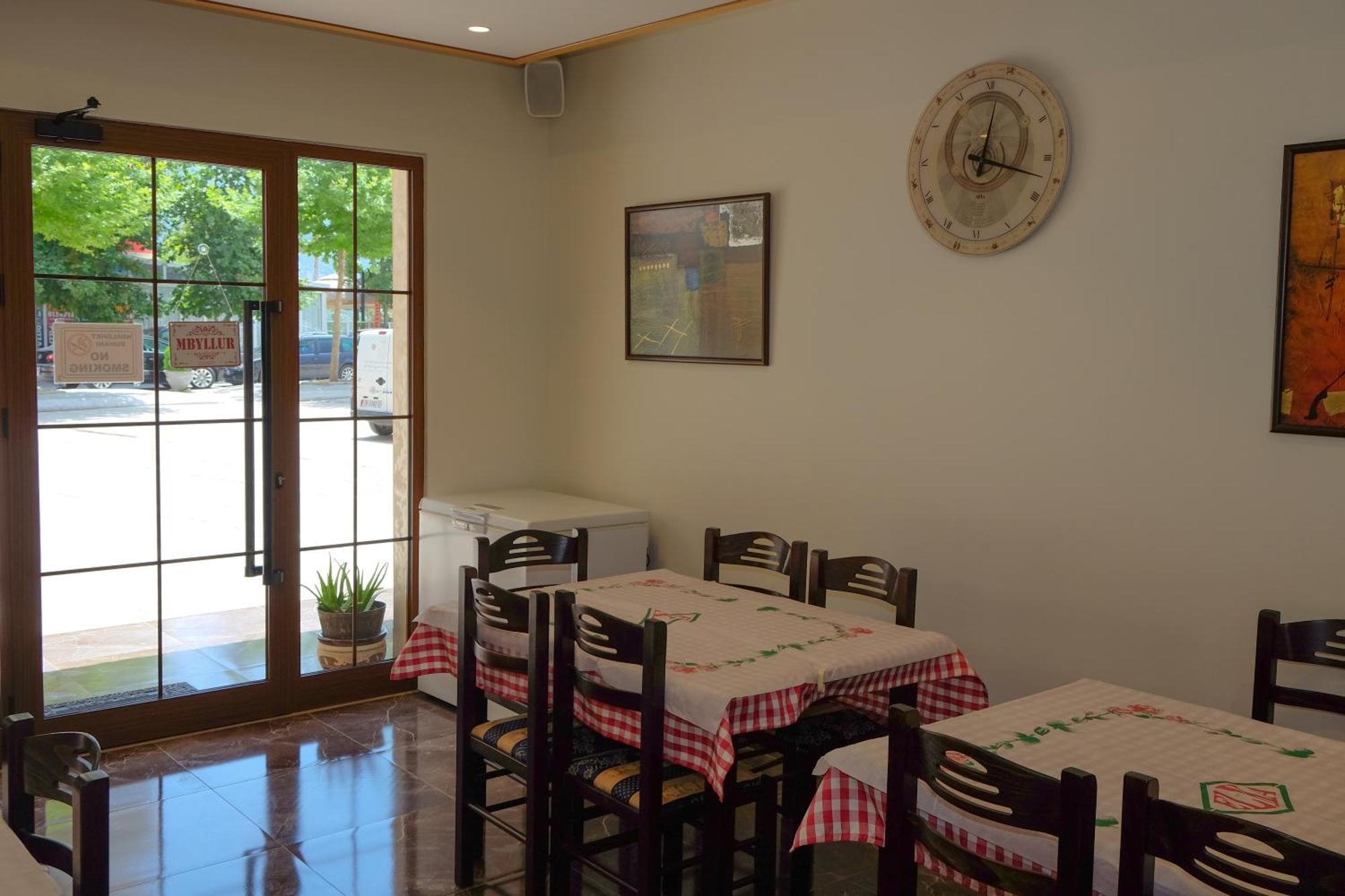 Laid Hotel Vlorë Екстериор снимка