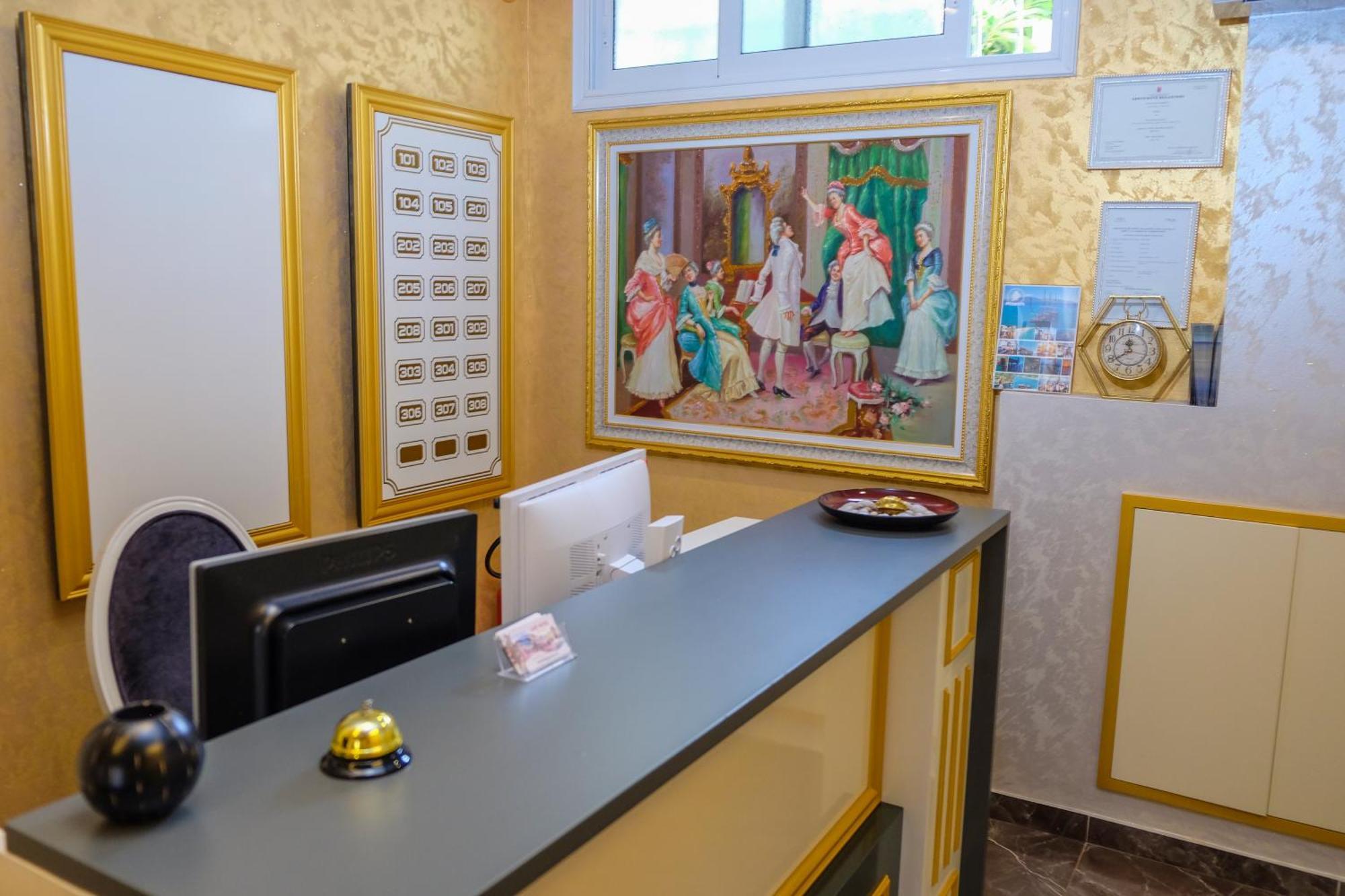 Laid Hotel Vlorë Екстериор снимка