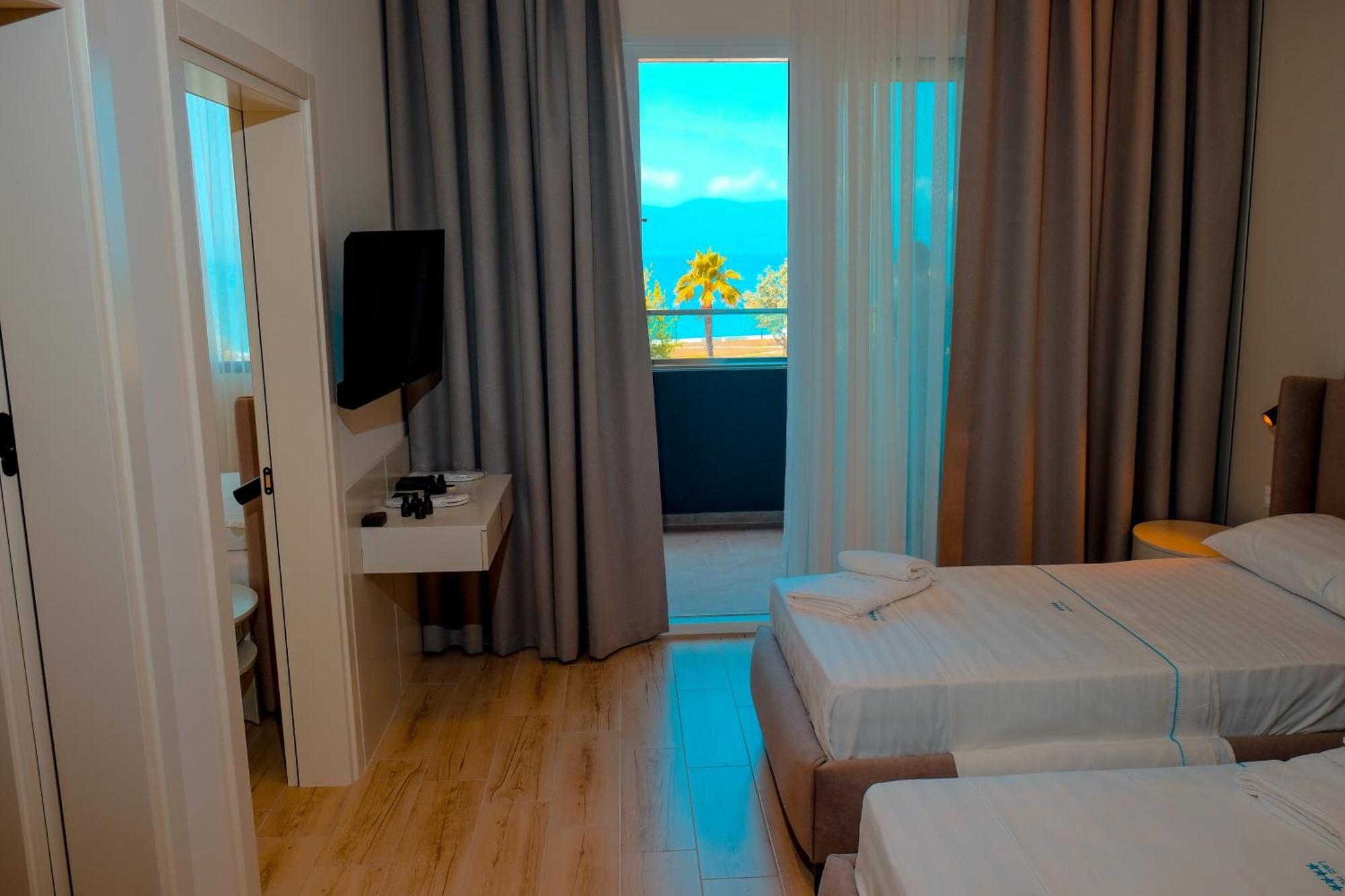 Laid Hotel Vlorë Екстериор снимка