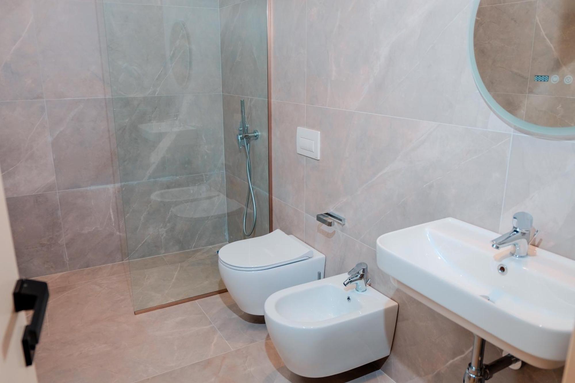 Laid Hotel Vlorë Екстериор снимка