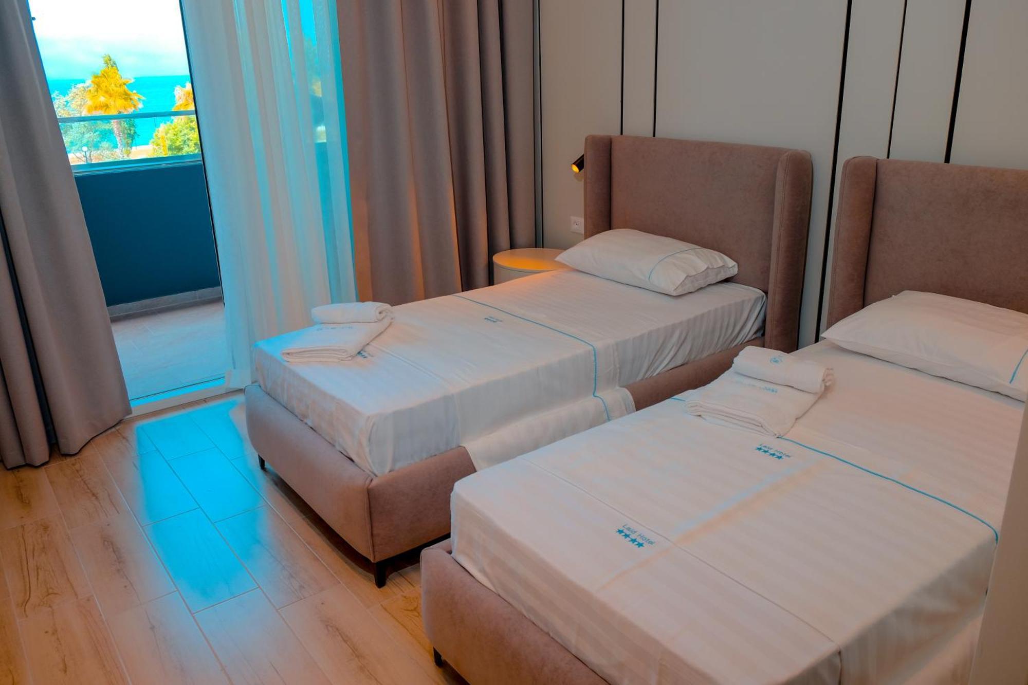 Laid Hotel Vlorë Екстериор снимка
