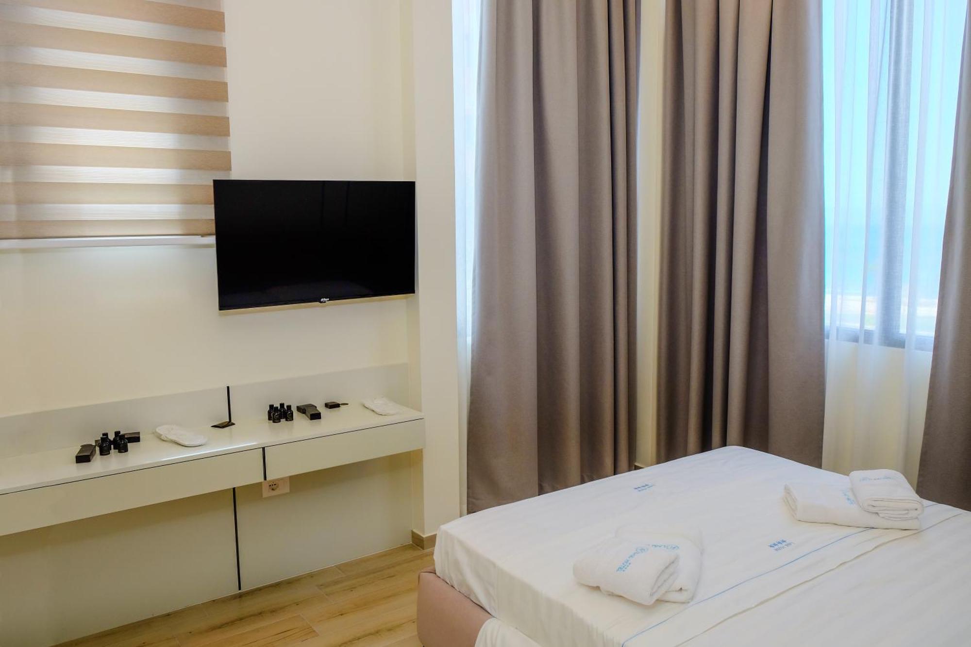 Laid Hotel Vlorë Екстериор снимка