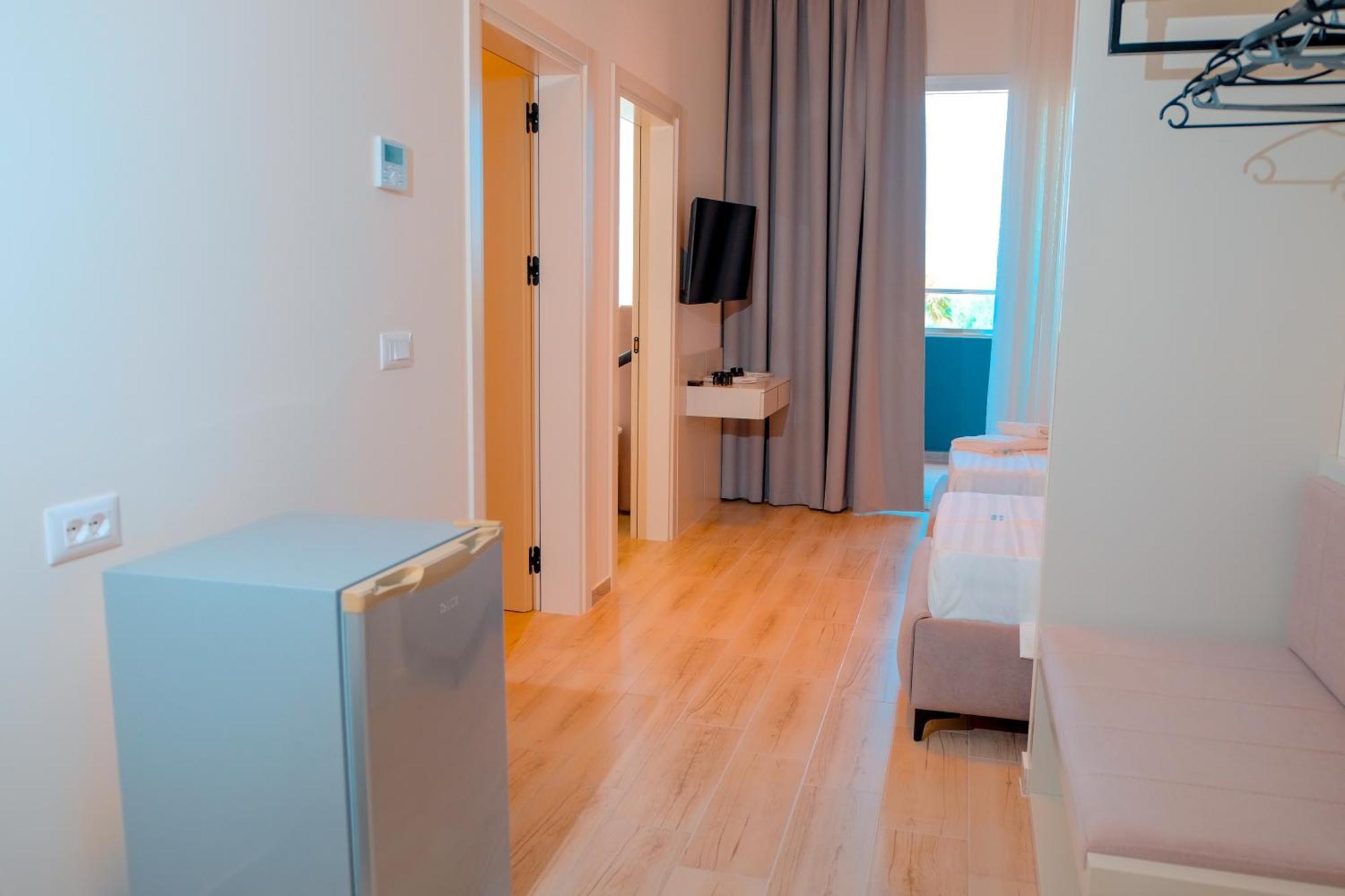 Laid Hotel Vlorë Екстериор снимка
