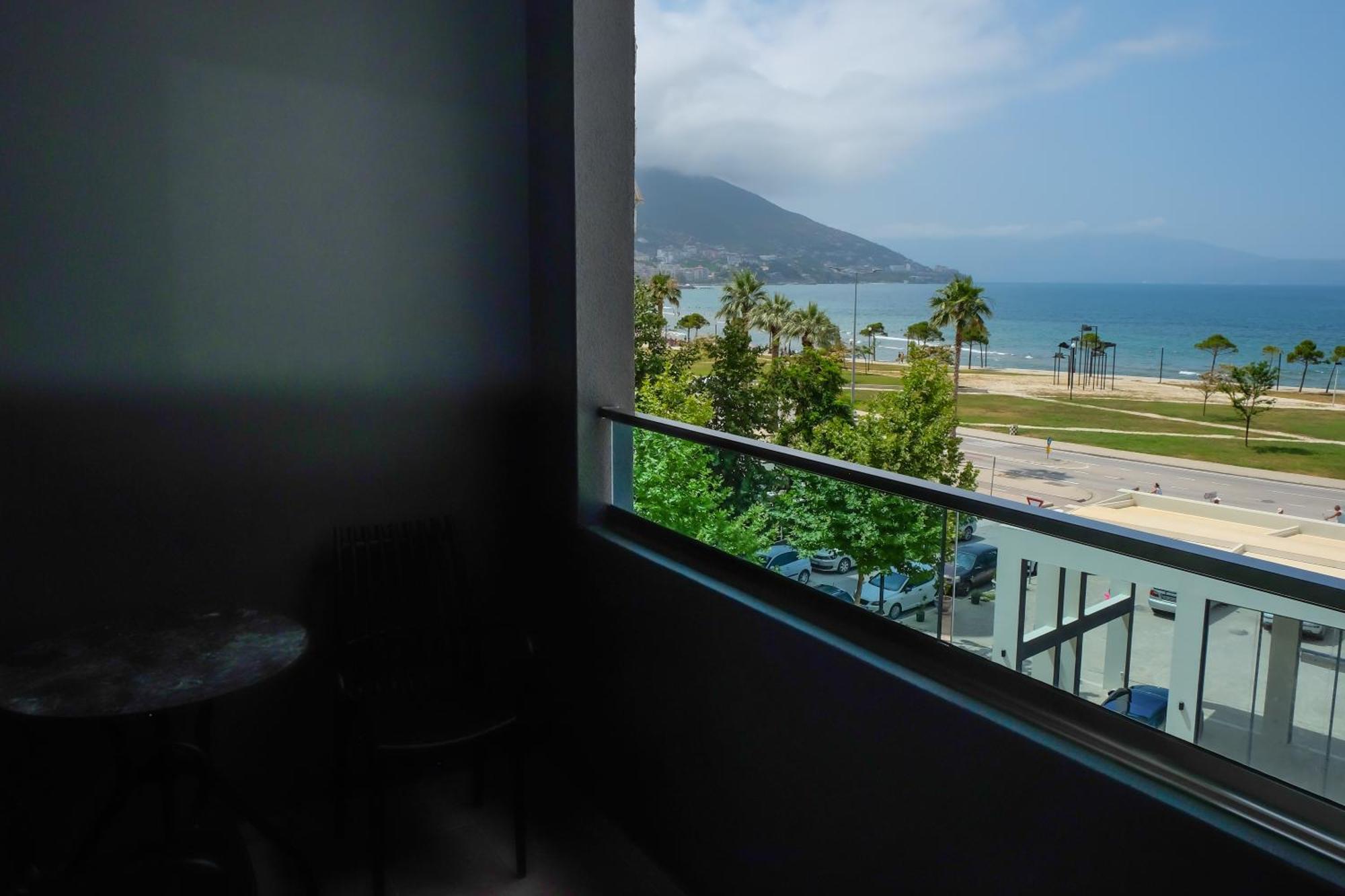 Laid Hotel Vlorë Екстериор снимка