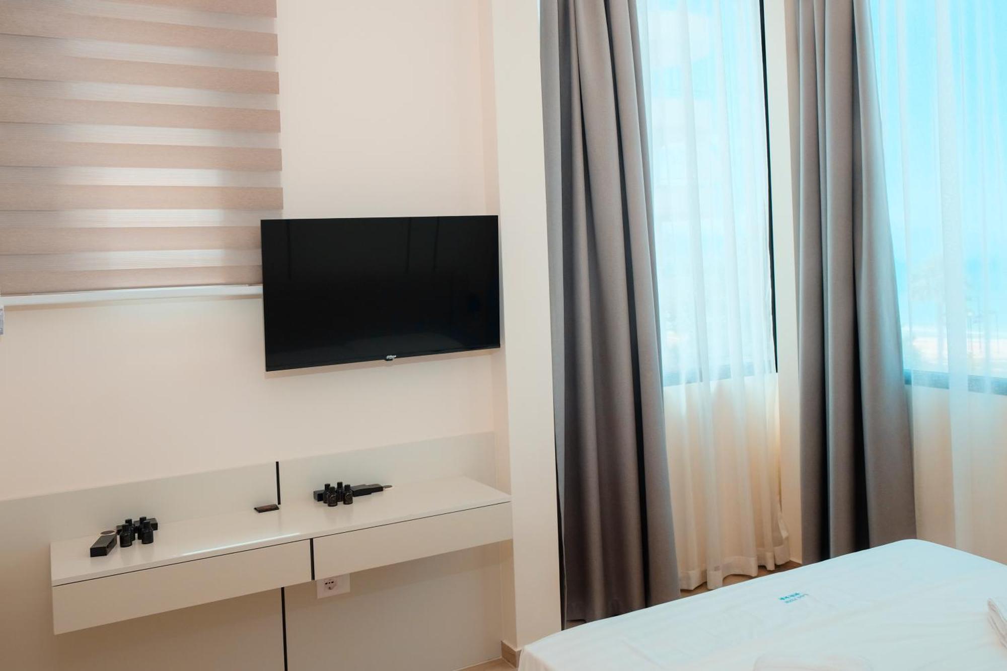 Laid Hotel Vlorë Екстериор снимка