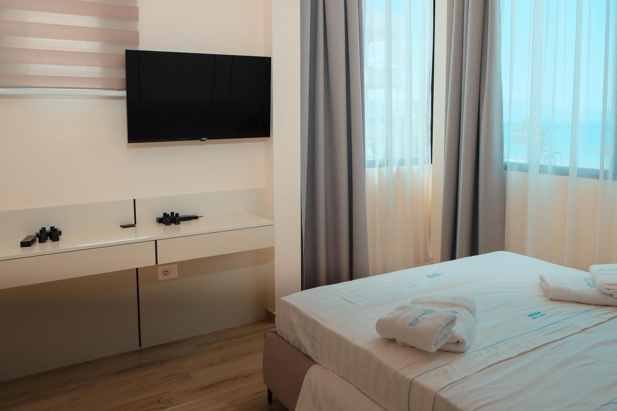 Laid Hotel Vlorë Екстериор снимка