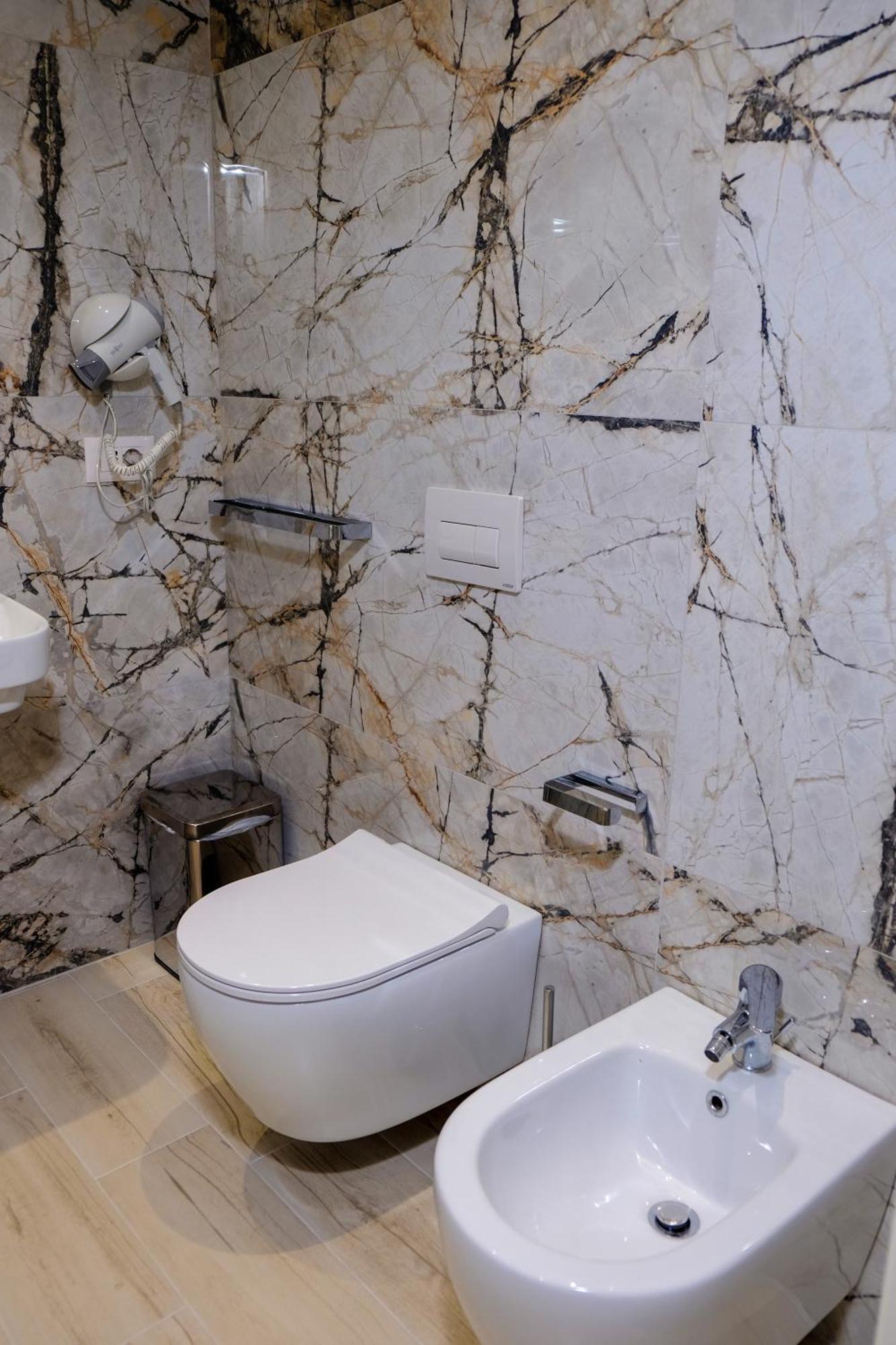 Laid Hotel Vlorë Екстериор снимка