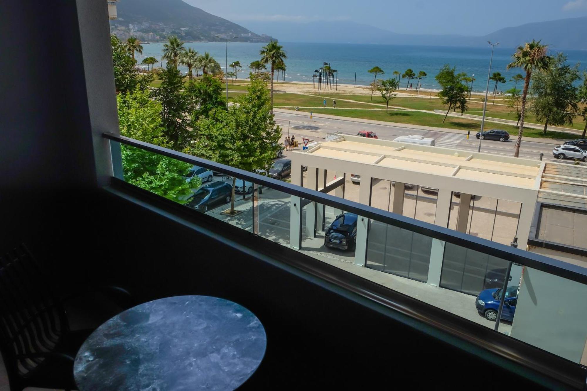 Laid Hotel Vlorë Екстериор снимка