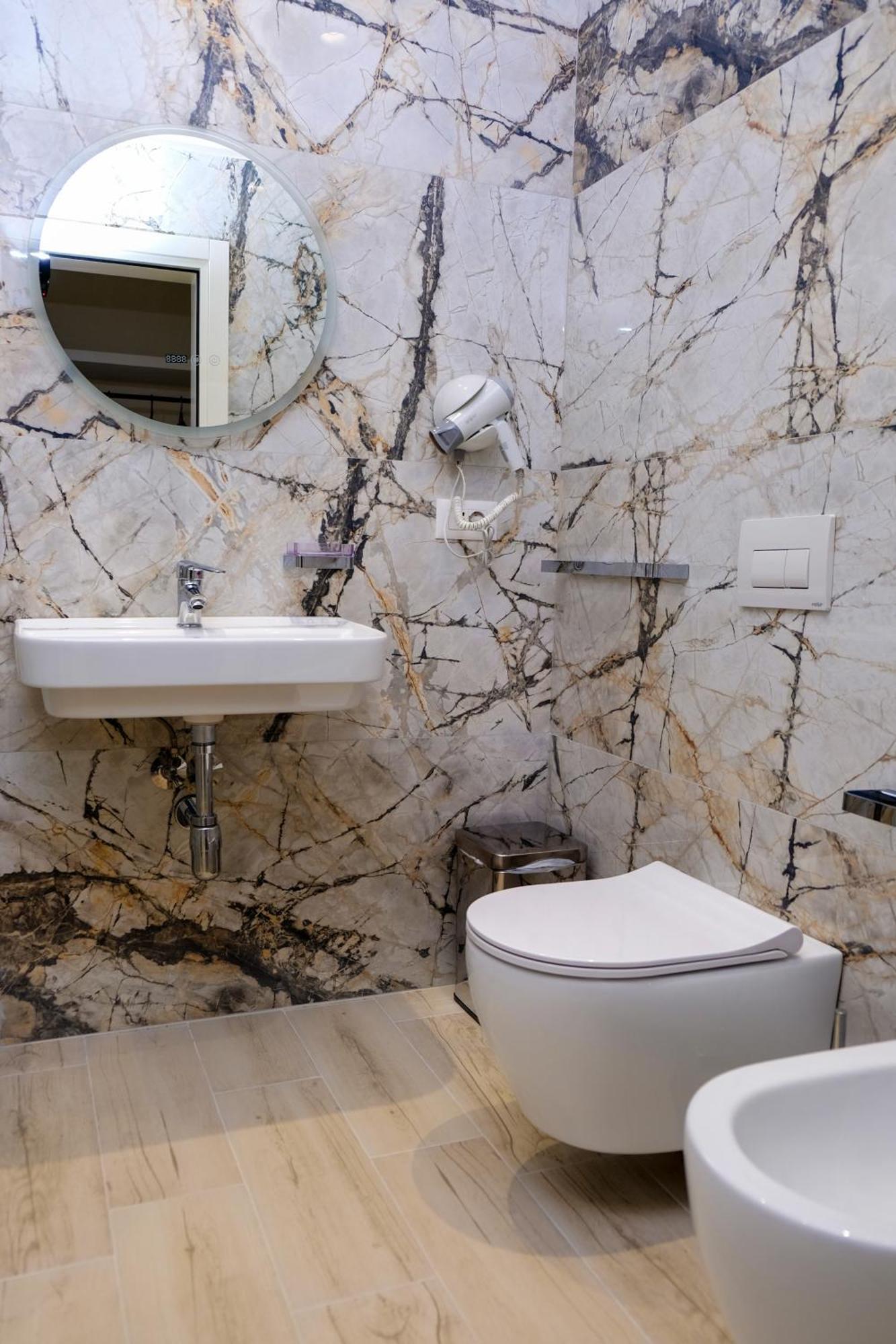 Laid Hotel Vlorë Екстериор снимка