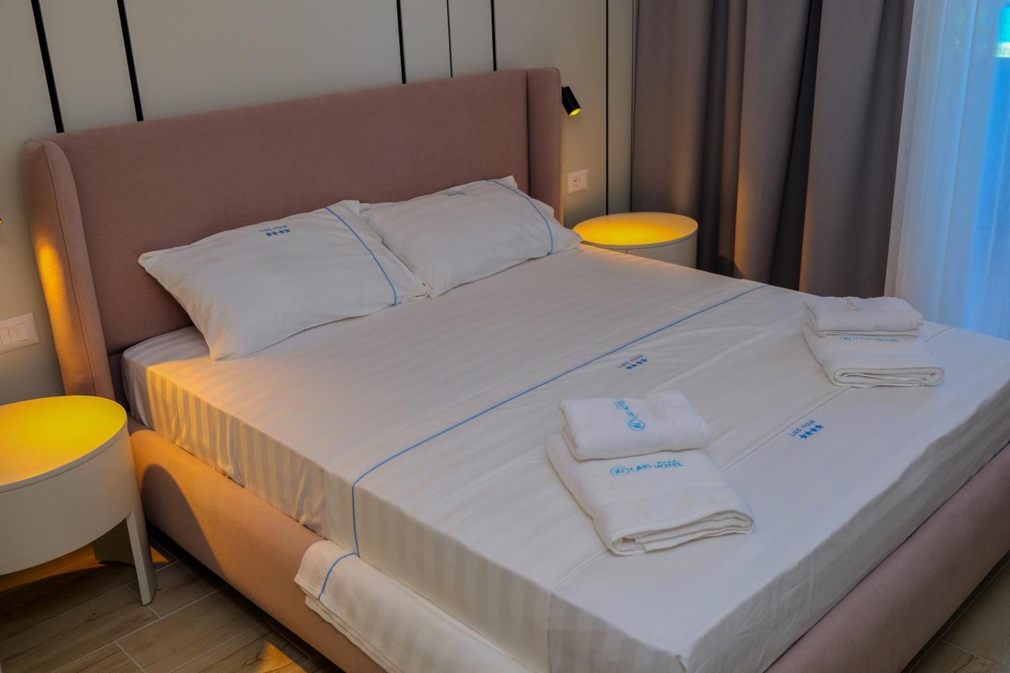 Laid Hotel Vlorë Екстериор снимка