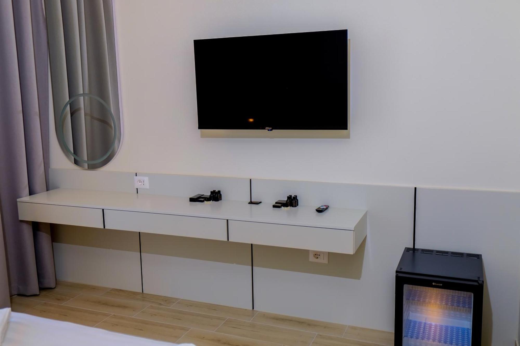Laid Hotel Vlorë Екстериор снимка