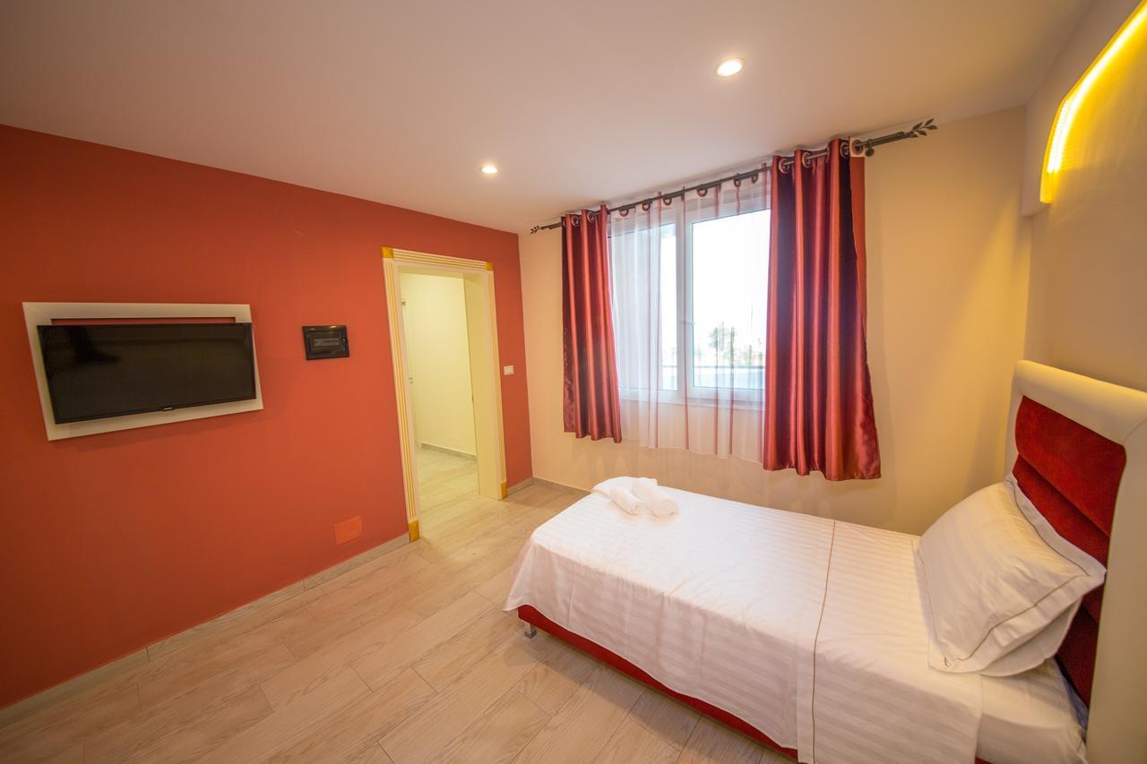 Laid Hotel Vlorë Екстериор снимка