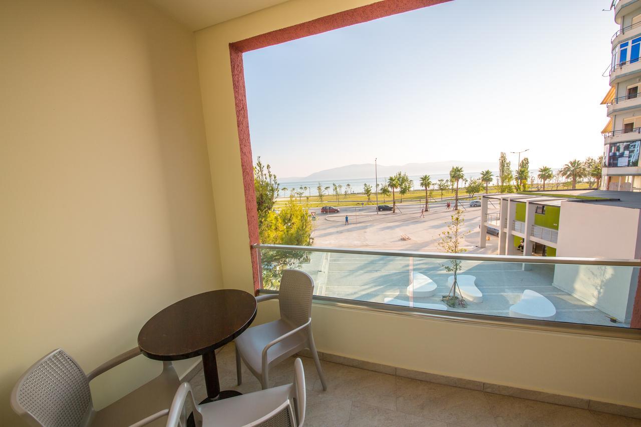 Laid Hotel Vlorë Екстериор снимка