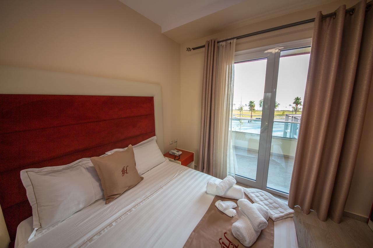 Laid Hotel Vlorë Екстериор снимка