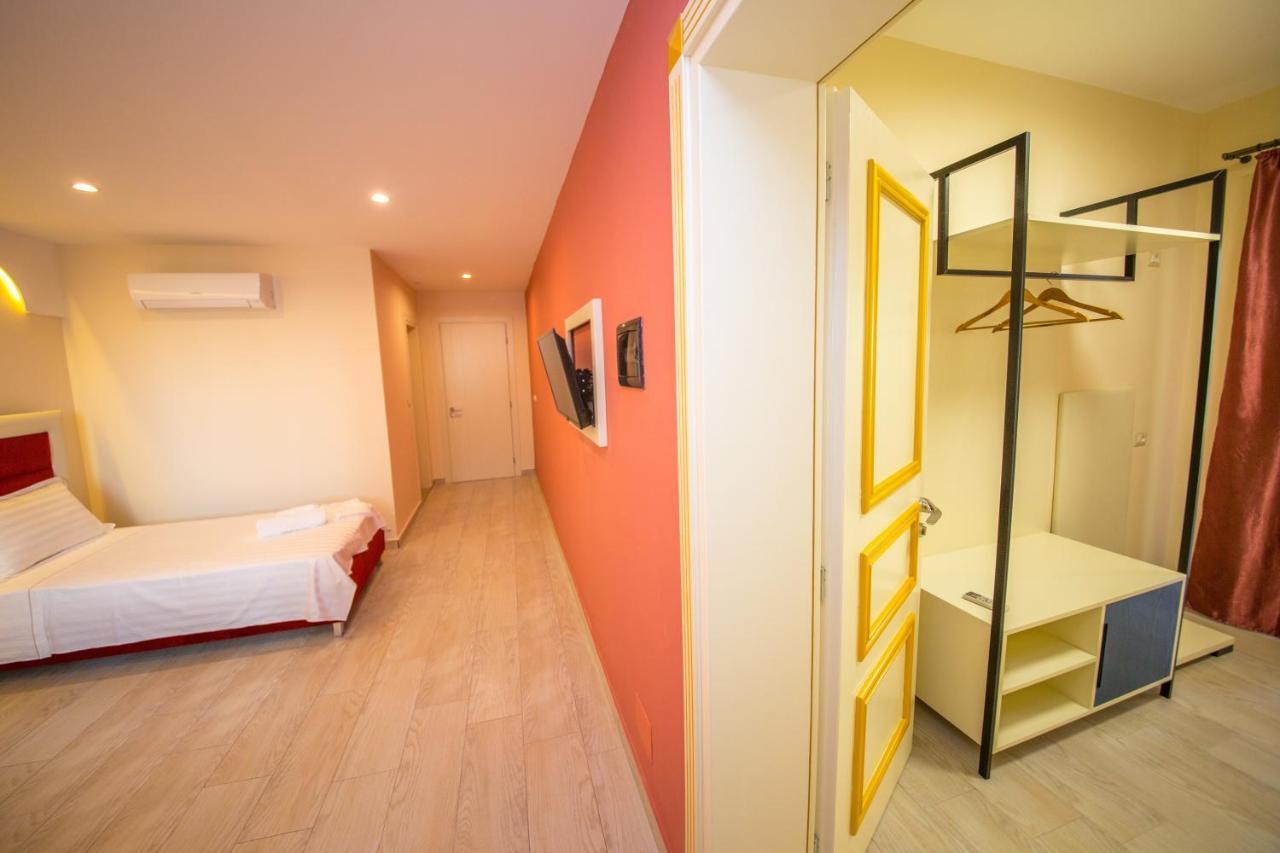 Laid Hotel Vlorë Екстериор снимка