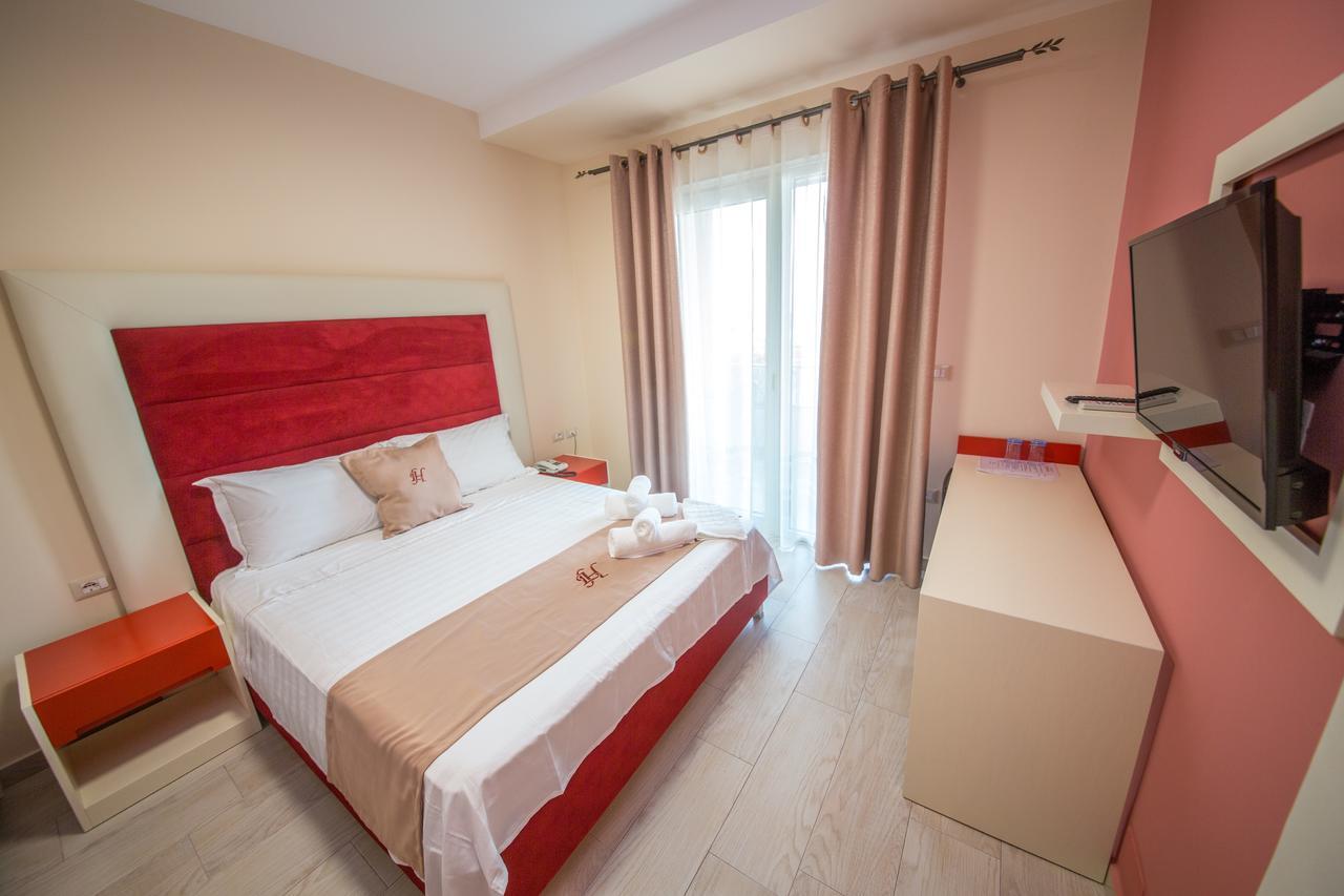 Laid Hotel Vlorë Екстериор снимка