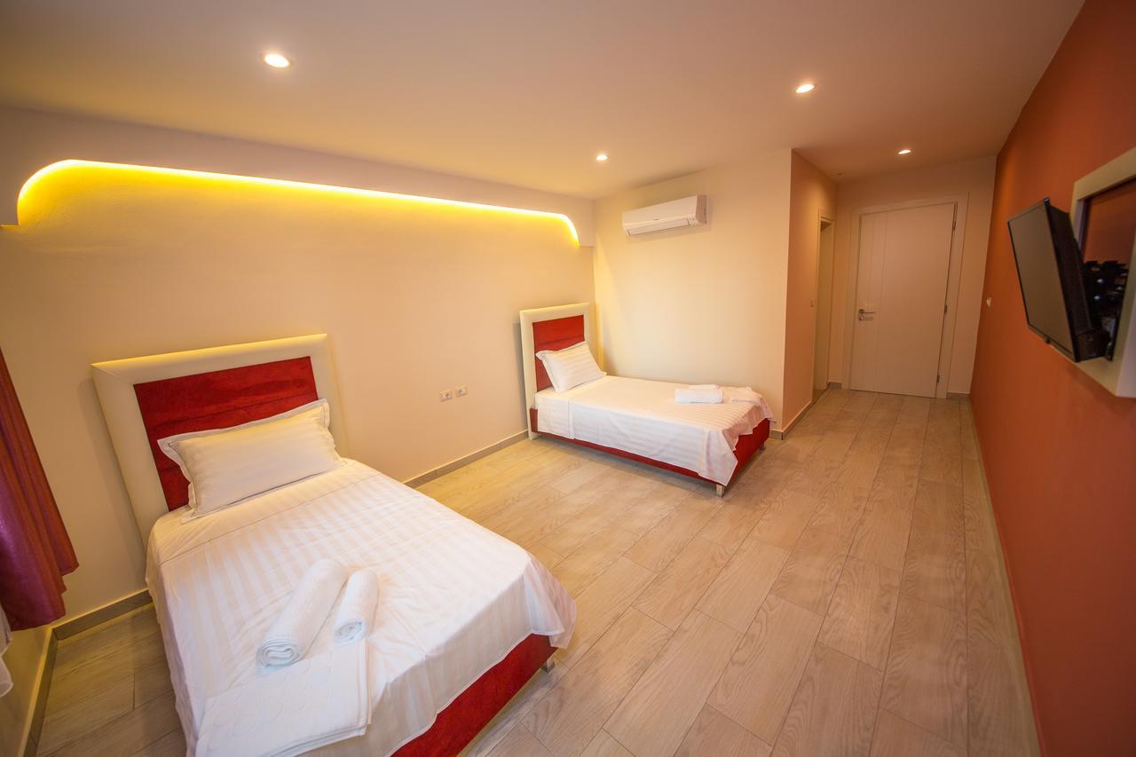 Laid Hotel Vlorë Екстериор снимка