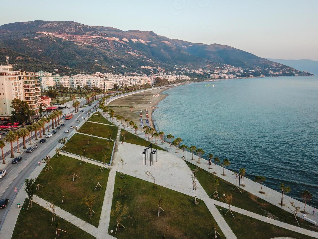 Laid Hotel Vlorë Екстериор снимка